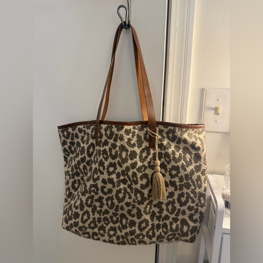 Cheetah print tote bag